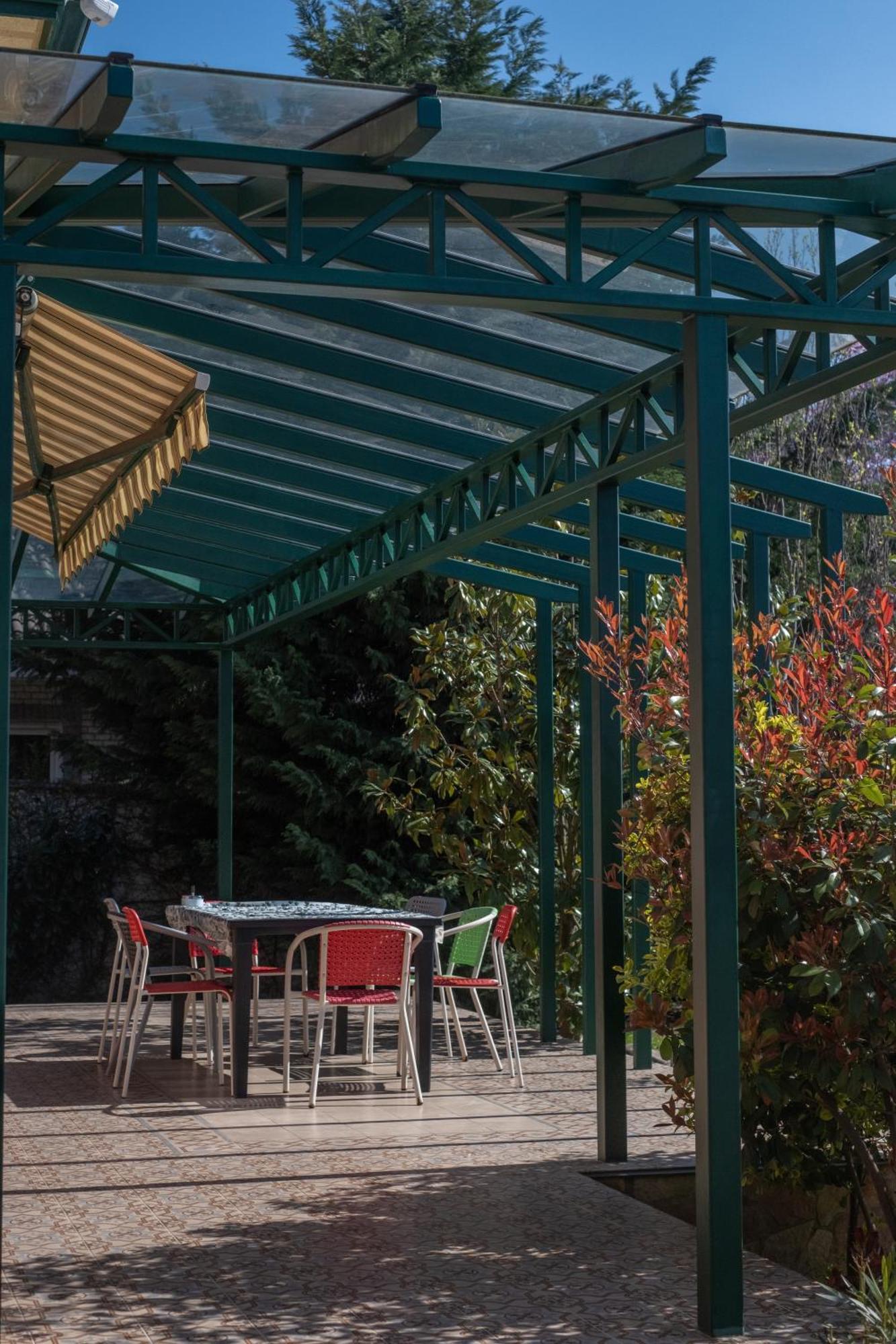 Vilă Giovanni's Airport House *