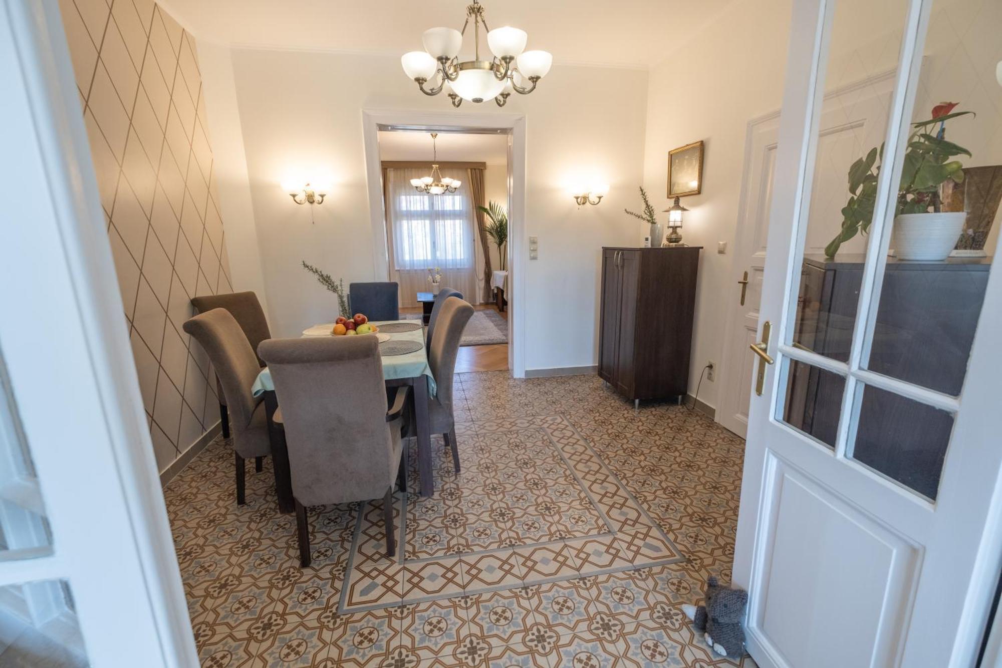 Vilă Giovanni's Airport House